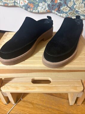 NWOT Anthropologie Silent D Black Suede Slip-On Mules with Brown Crepe Sole